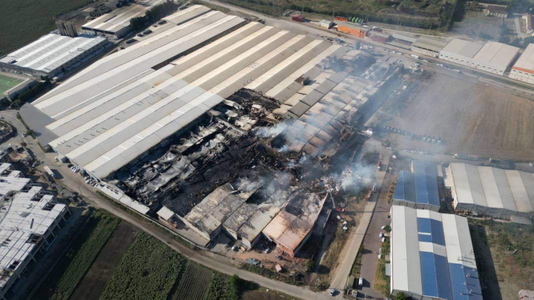 Bursa'daki yangın 10 fabrikaya sıçramıştı: 7 saatte 1 milyar lira küle döndü 2